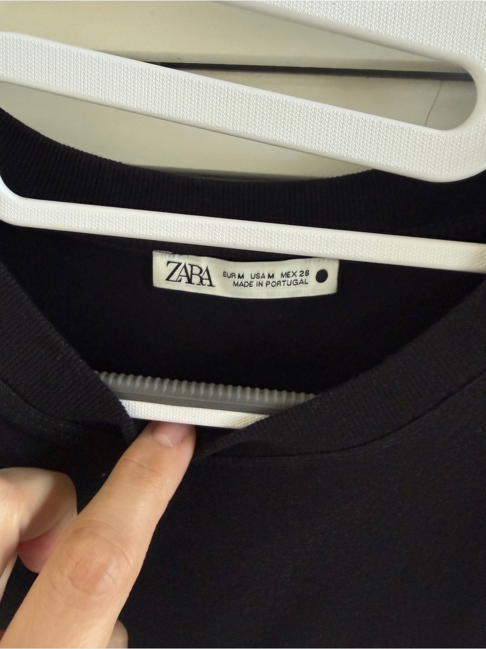 Zara Black and White Shoulder-Pad Tank Tops - Picture 4 of 8